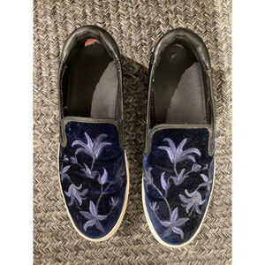 Kenneth Cole Blue Velvet Floral Embroidered Platform Slip-on Women’s 9.5